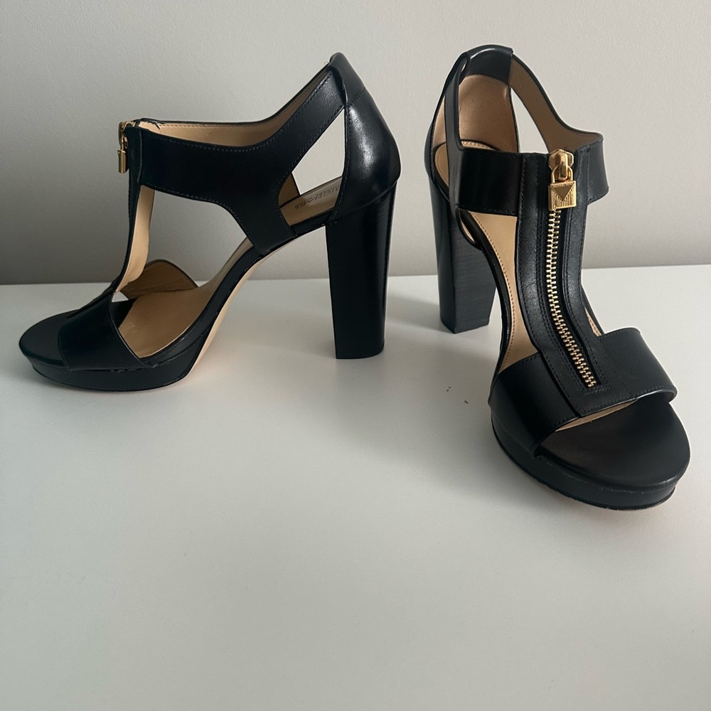 Michael Kors Berkeley lock platform